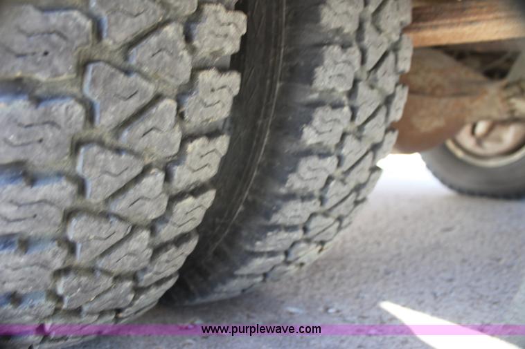 image for item H7286 1985 Ford Econoline E350 ambulance