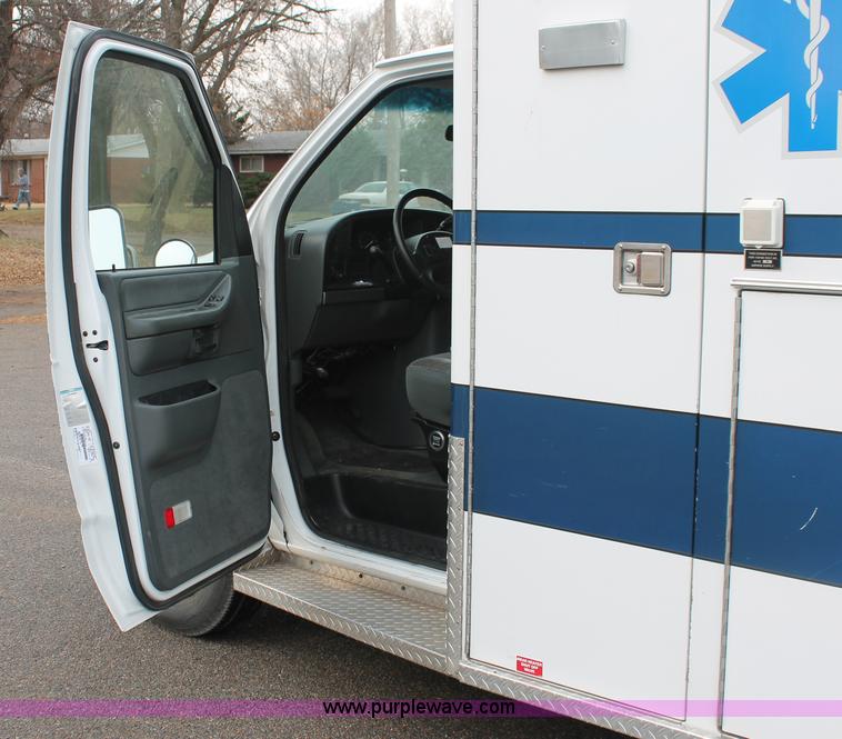 image for item H8349 1996 Ford Econoline E450 ambulance