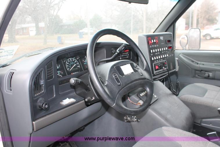 image for item H8349 1996 Ford Econoline E450 ambulance