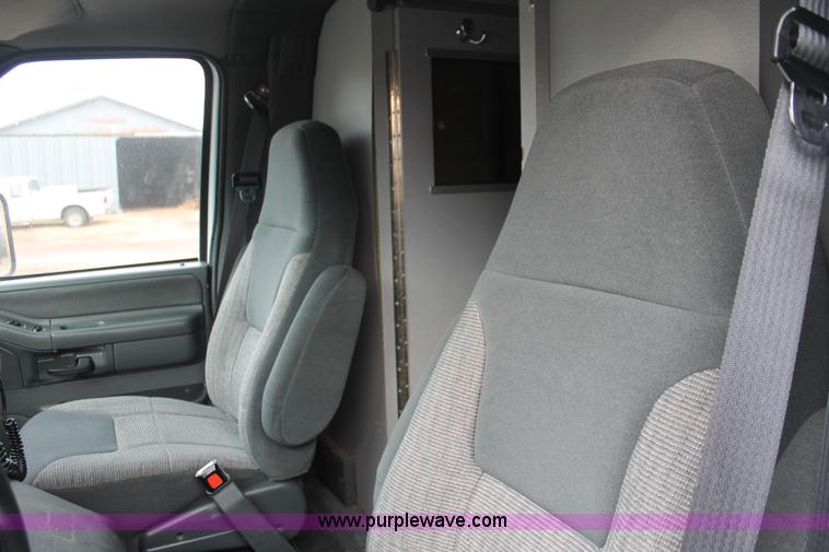 image for item H8349 1996 Ford Econoline E450 ambulance