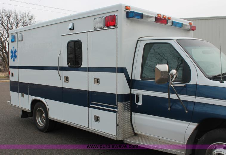 image for item H8349 1996 Ford Econoline E450 ambulance