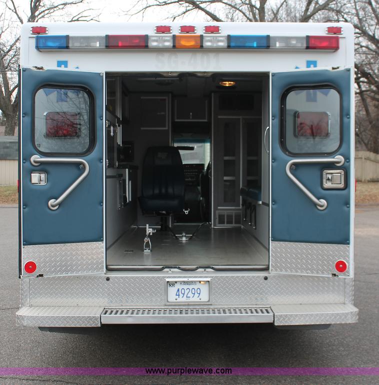 image for item H8349 1996 Ford Econoline E450 ambulance