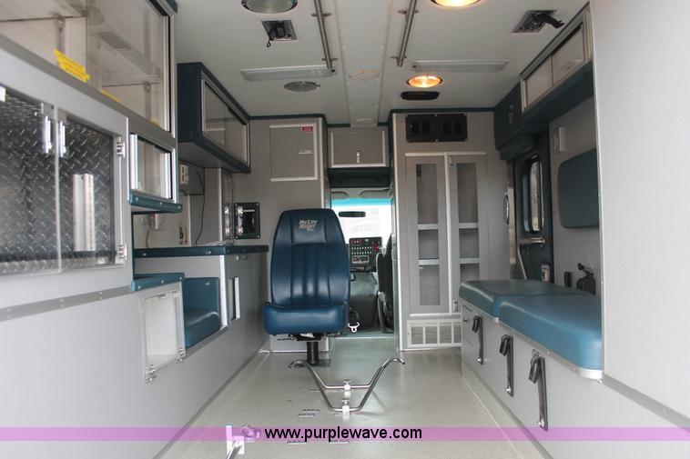 image for item H8349 1996 Ford Econoline E450 ambulance