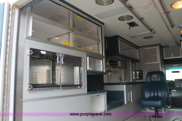 image for item H8349 1996 Ford Econoline E450 ambulance