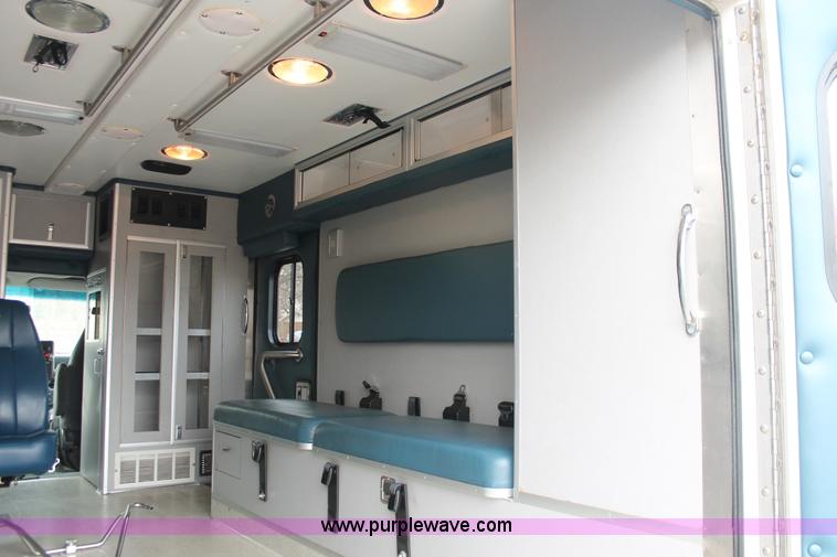 image for item H8349 1996 Ford Econoline E450 ambulance