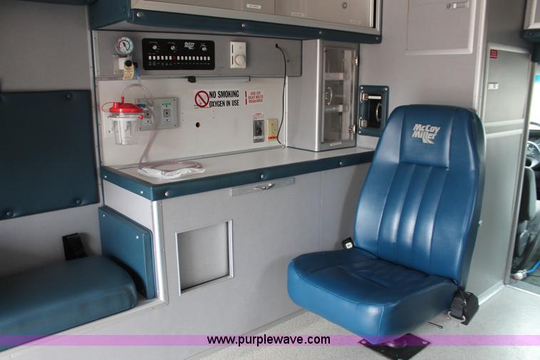 image for item H8349 1996 Ford Econoline E450 ambulance