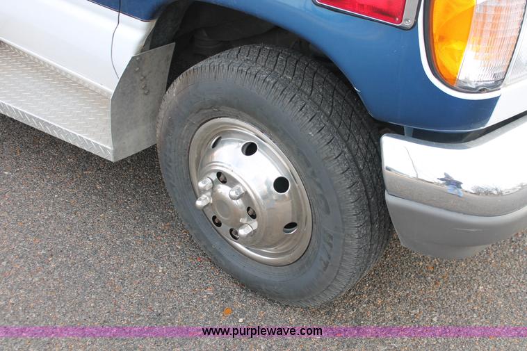 image for item H8349 1996 Ford Econoline E450 ambulance