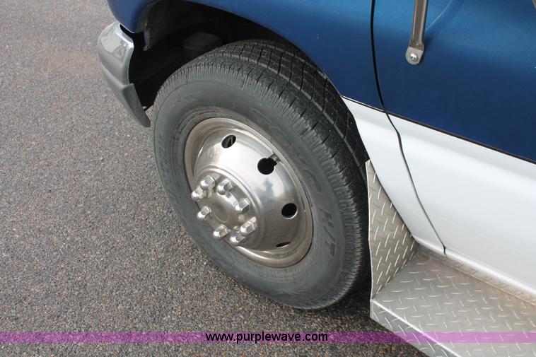 image for item H8349 1996 Ford Econoline E450 ambulance