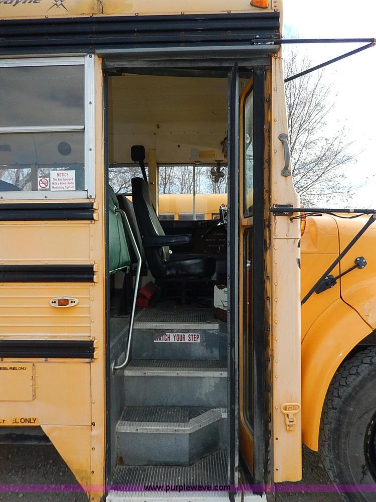 image for item H9511 1995 International 3800 school bus
