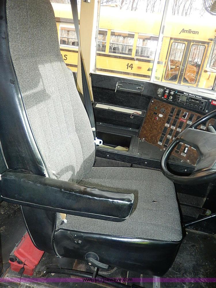 image for item H9511 1995 International 3800 school bus