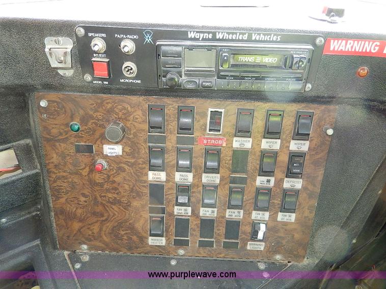 image for item H9511 1995 International 3800 school bus