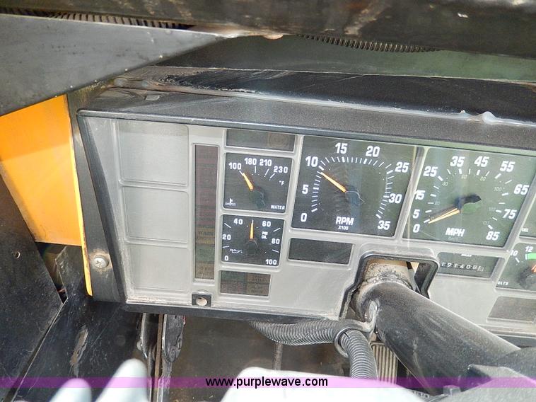 image for item H9511 1995 International 3800 school bus