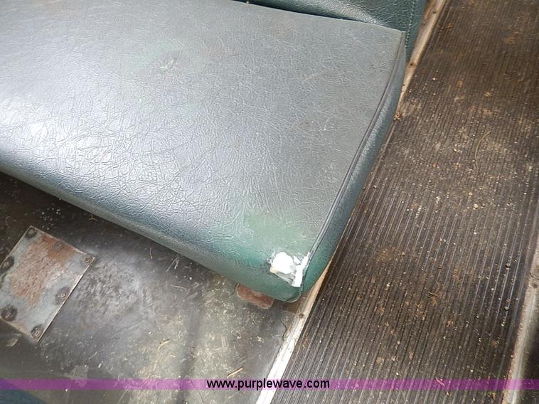 image for item H9511 1995 International 3800 school bus