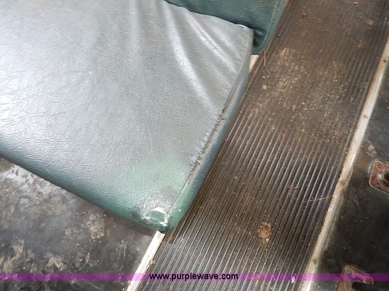 image for item H9511 1995 International 3800 school bus