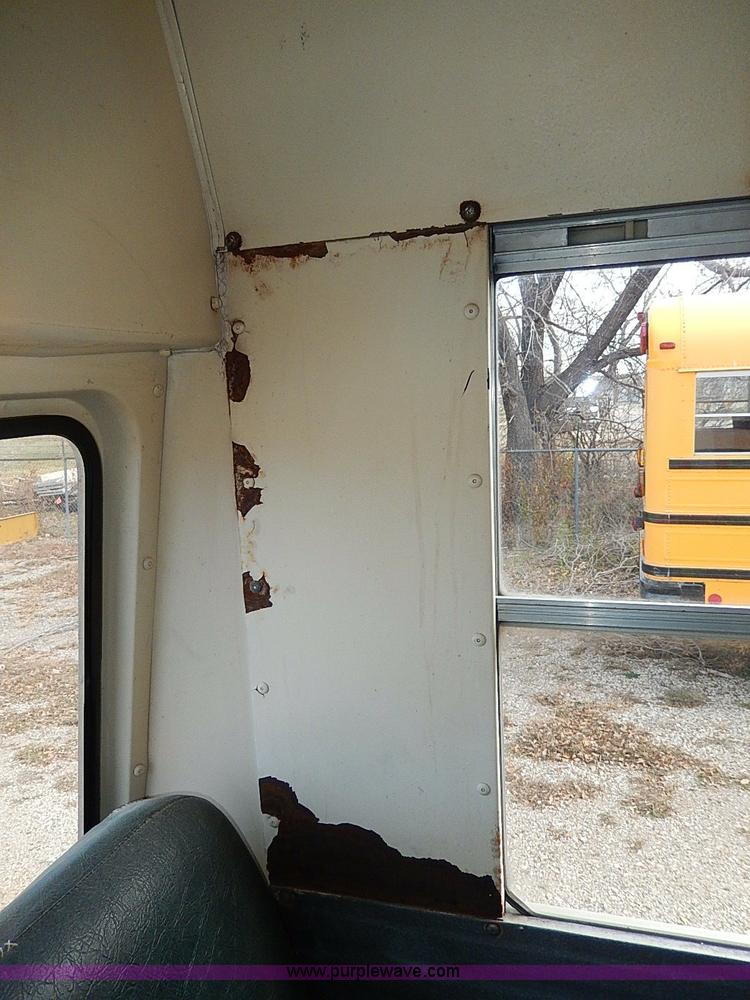 image for item H9511 1995 International 3800 school bus