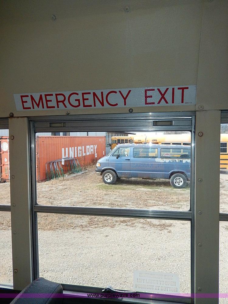 image for item H9511 1995 International 3800 school bus