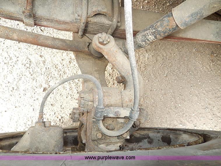 image for item H9511 1995 International 3800 school bus