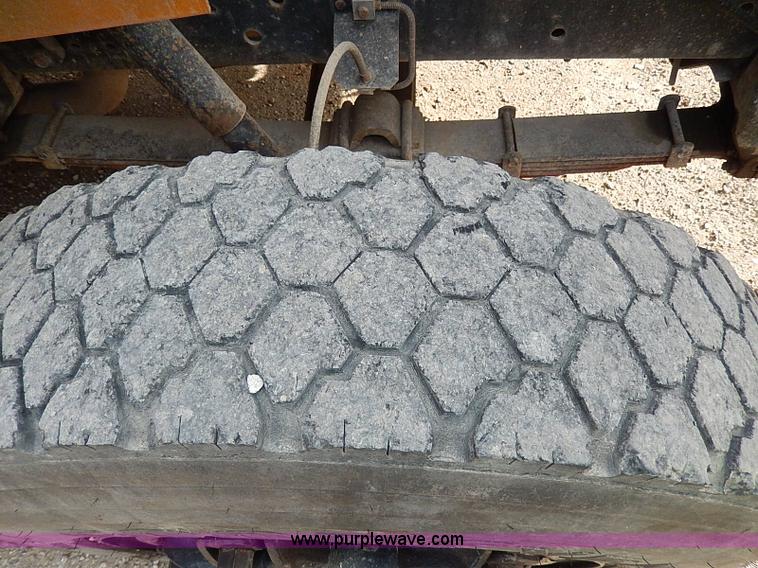 image for item H9511 1995 International 3800 school bus