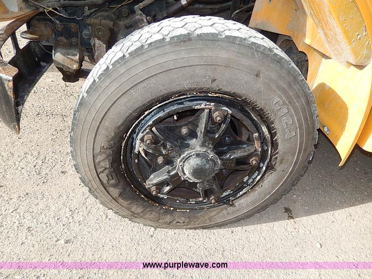 image for item H9511 1995 International 3800 school bus