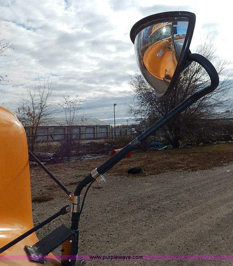 image for item H9511 1995 International 3800 school bus