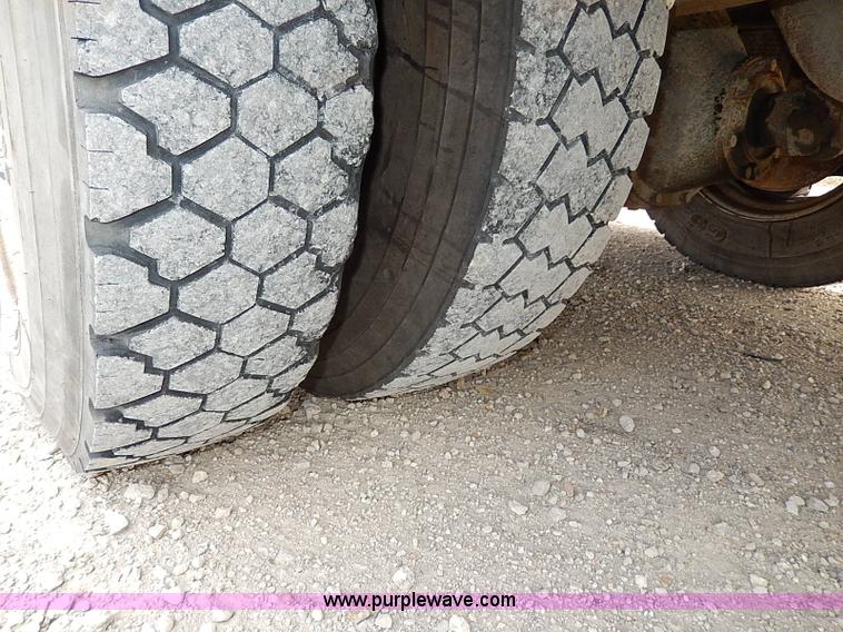 image for item H9511 1995 International 3800 school bus