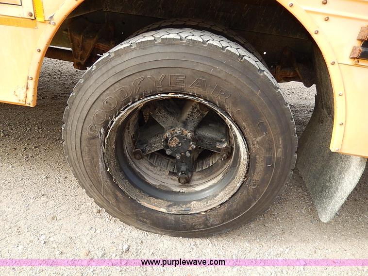 image for item H9511 1995 International 3800 school bus