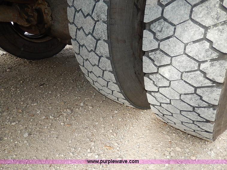 image for item H9511 1995 International 3800 school bus