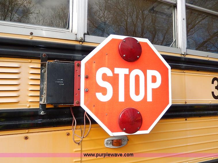 image for item H9511 1995 International 3800 school bus