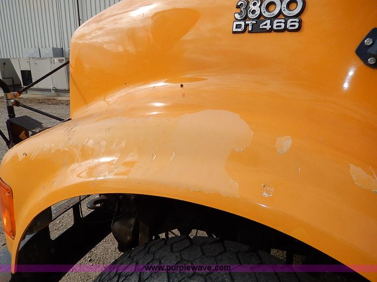 image for item H9511 1995 International 3800 school bus