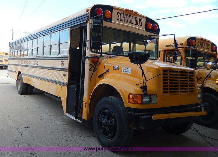 image for item H9512 1995 International 3800 school bus