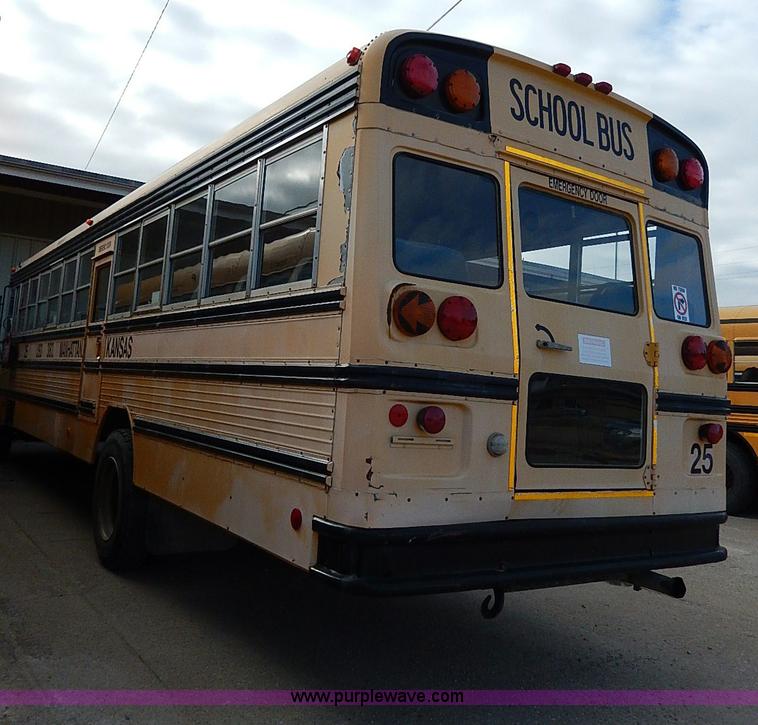 image for item H9512 1995 International 3800 school bus