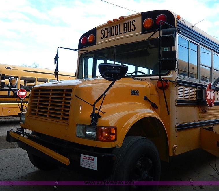 image for item H9512 1995 International 3800 school bus