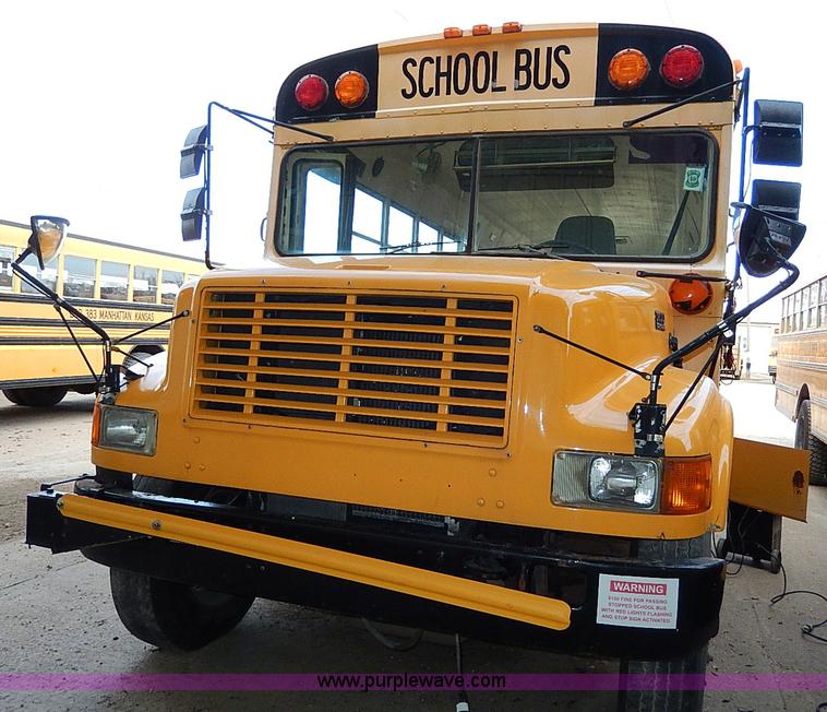 image for item H9512 1995 International 3800 school bus
