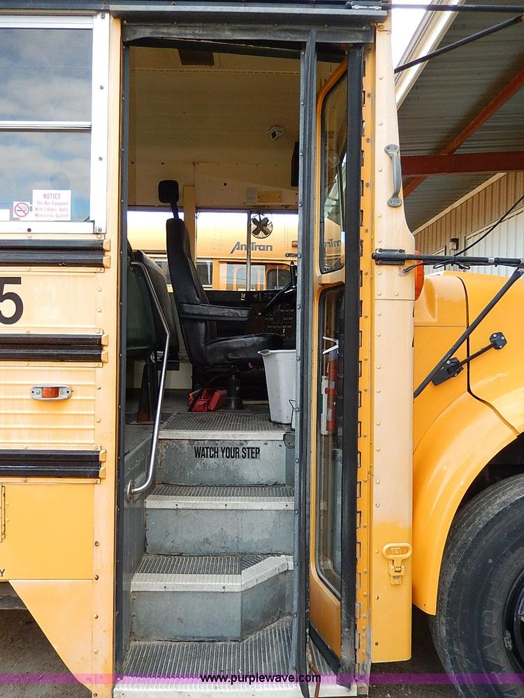 image for item H9512 1995 International 3800 school bus