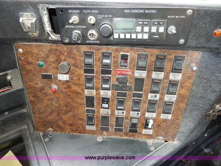 image for item H9512 1995 International 3800 school bus