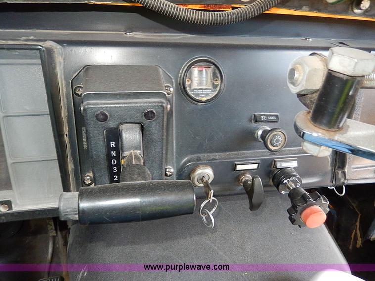 image for item H9512 1995 International 3800 school bus