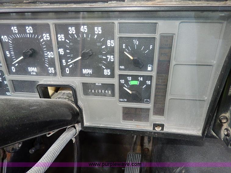 image for item H9512 1995 International 3800 school bus