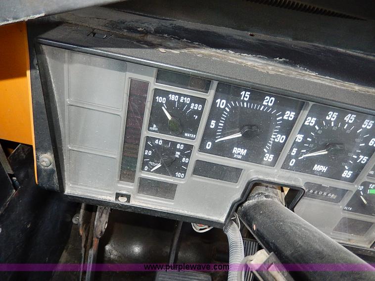 image for item H9512 1995 International 3800 school bus