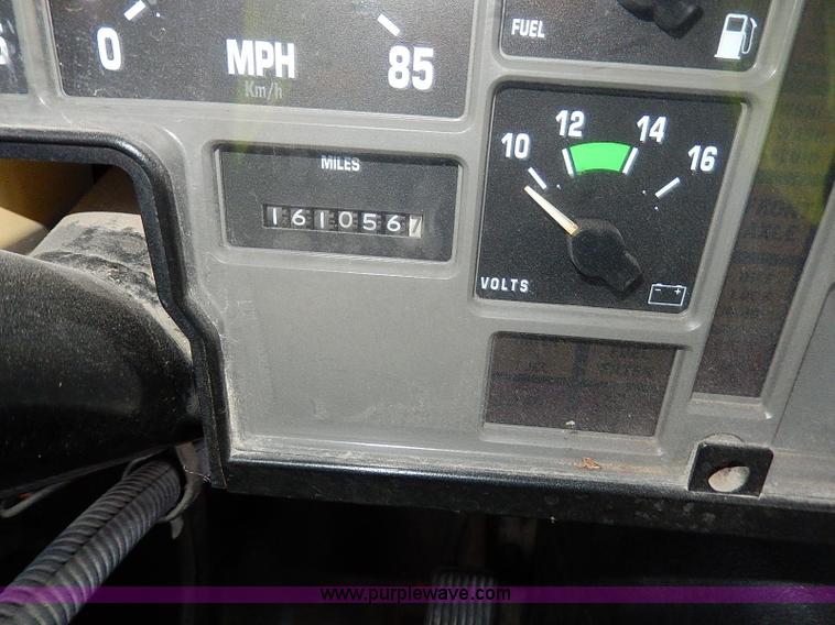 image for item H9512 1995 International 3800 school bus