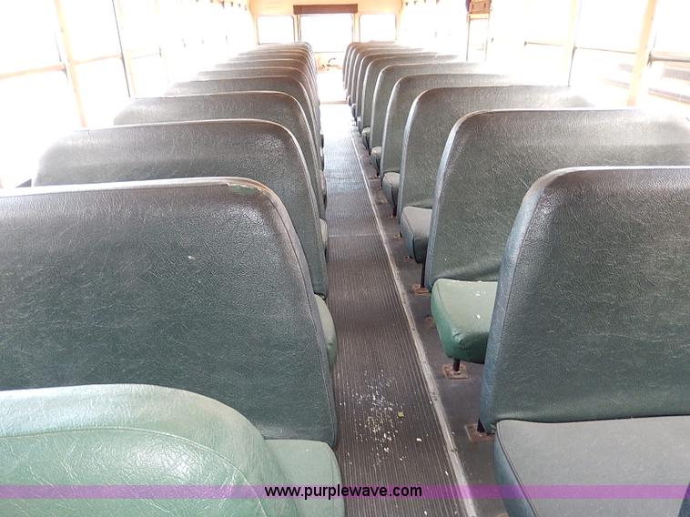 image for item H9512 1995 International 3800 school bus