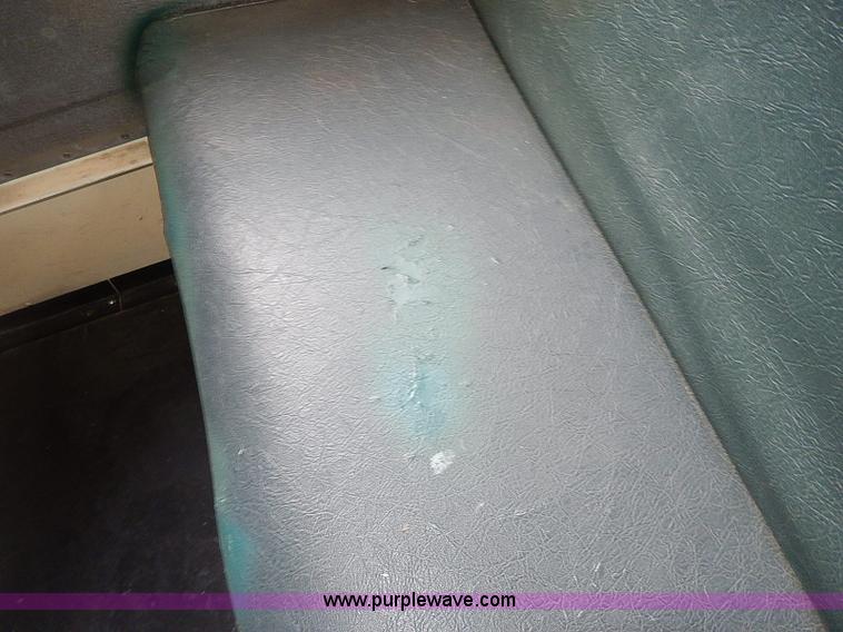 image for item H9512 1995 International 3800 school bus