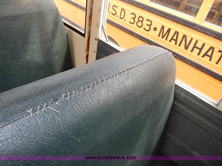 image for item H9512 1995 International 3800 school bus