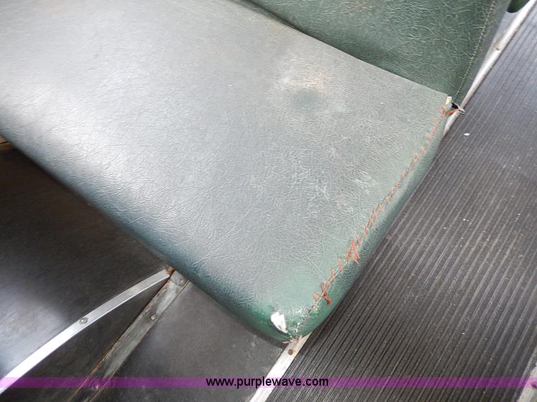 image for item H9512 1995 International 3800 school bus