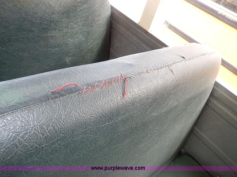 image for item H9512 1995 International 3800 school bus