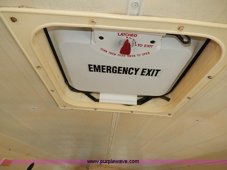 image for item H9512 1995 International 3800 school bus