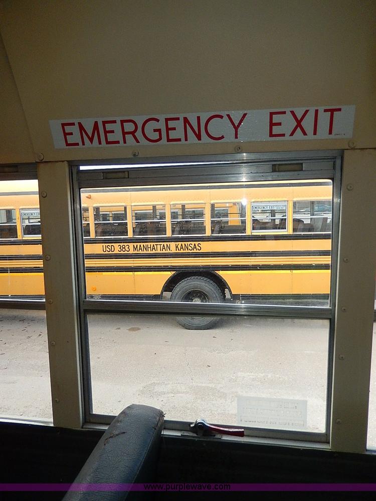 image for item H9512 1995 International 3800 school bus