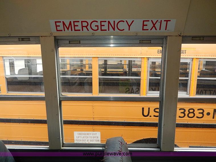 image for item H9512 1995 International 3800 school bus