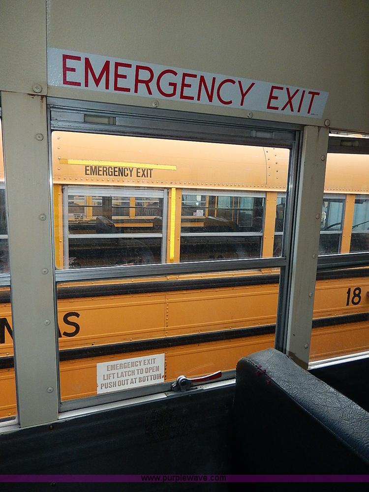 image for item H9512 1995 International 3800 school bus