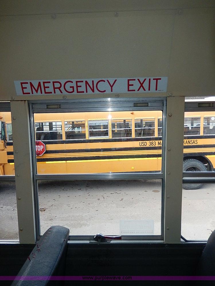 image for item H9512 1995 International 3800 school bus