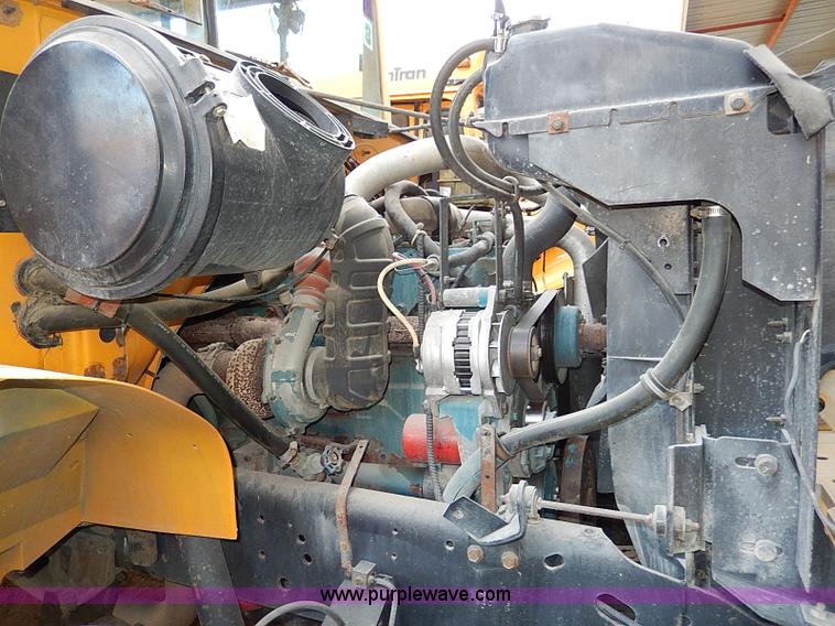 image for item H9512 1995 International 3800 school bus